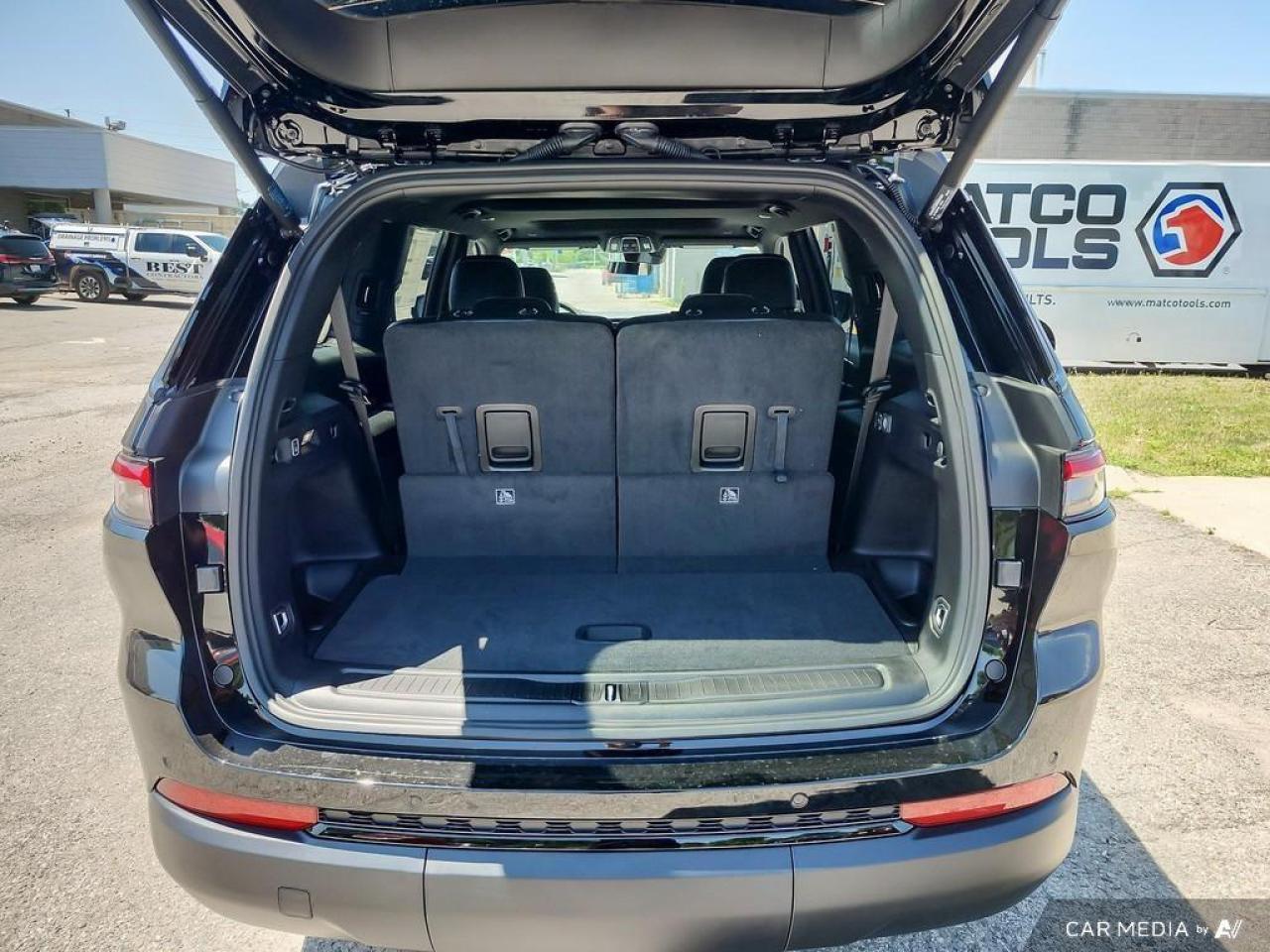 2025 Jeep Grand Cherokee L Laredo 4dr 4x4 Photo