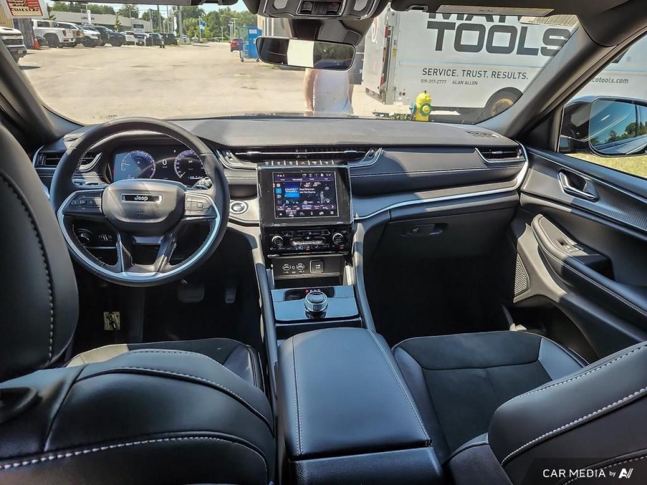 2025 Jeep Grand Cherokee L Laredo 4dr 4x4 Photo