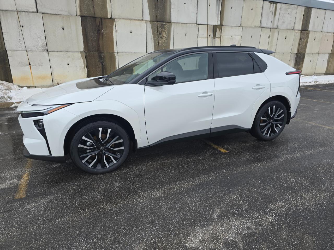 2026 Toyota bZ Limited 4dr All-Wheel Drive Photo0