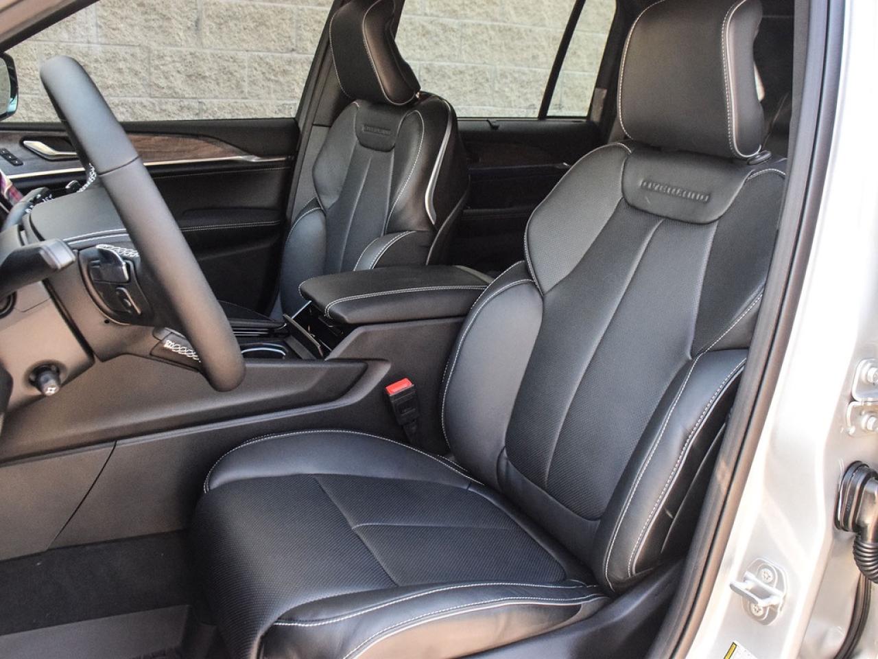 2025 Jeep Grand Cherokee Overland 4dr 4x4 Photo