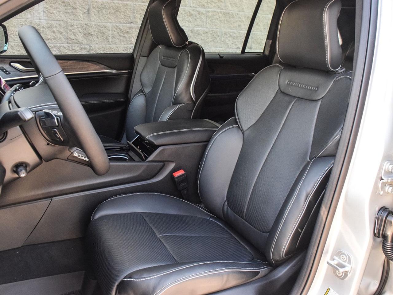 2025 Jeep Grand Cherokee Overland 4dr 4x4 Photo