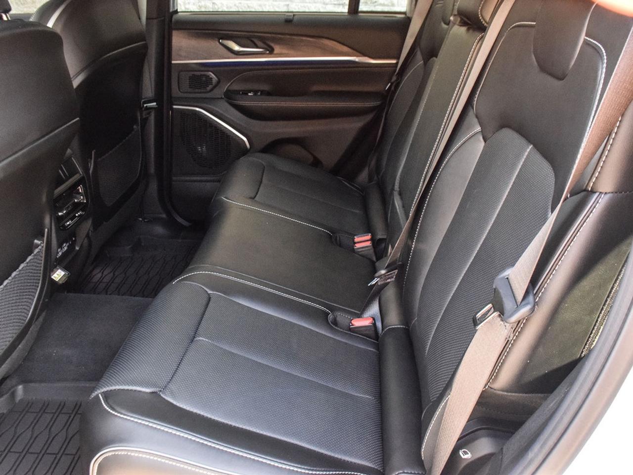 2025 Jeep Grand Cherokee Overland 4dr 4x4 Photo