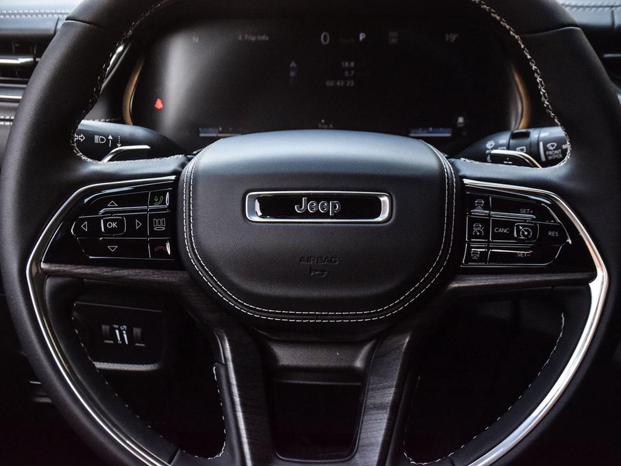 2025 Jeep Grand Cherokee Overland 4dr 4x4 Photo