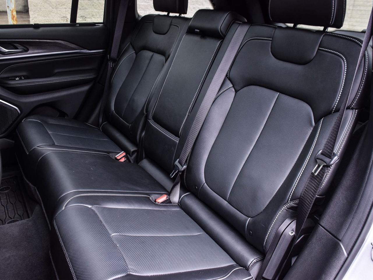 2025 Jeep Grand Cherokee Overland 4dr 4x4 Photo