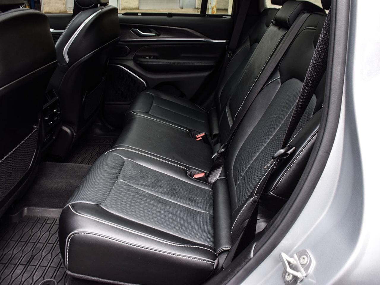 2025 Jeep Grand Cherokee Overland 4dr 4x4 Photo
