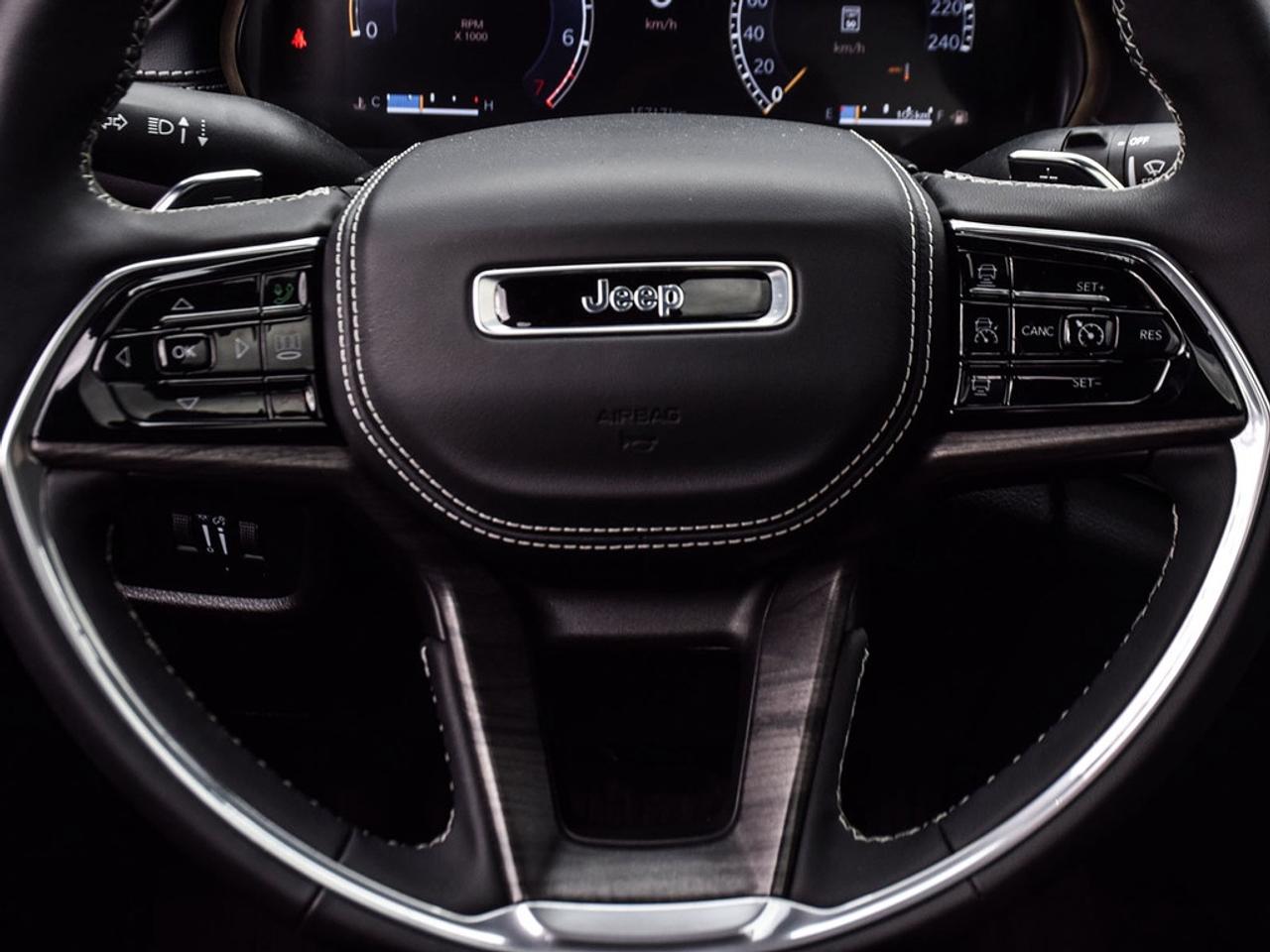 2025 Jeep Grand Cherokee Overland 4dr 4x4 Photo