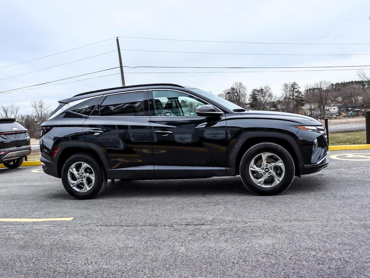 2022 Hyundai Tucson Preferred w/Trend Package 4dr All-Wheel Drive Photo2