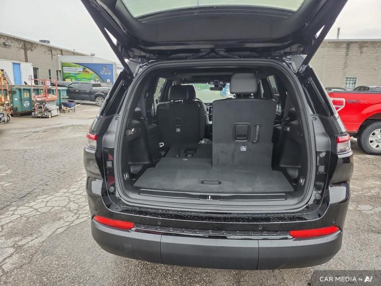 2025 Jeep Grand Cherokee L Laredo 4dr 4x4 Photo