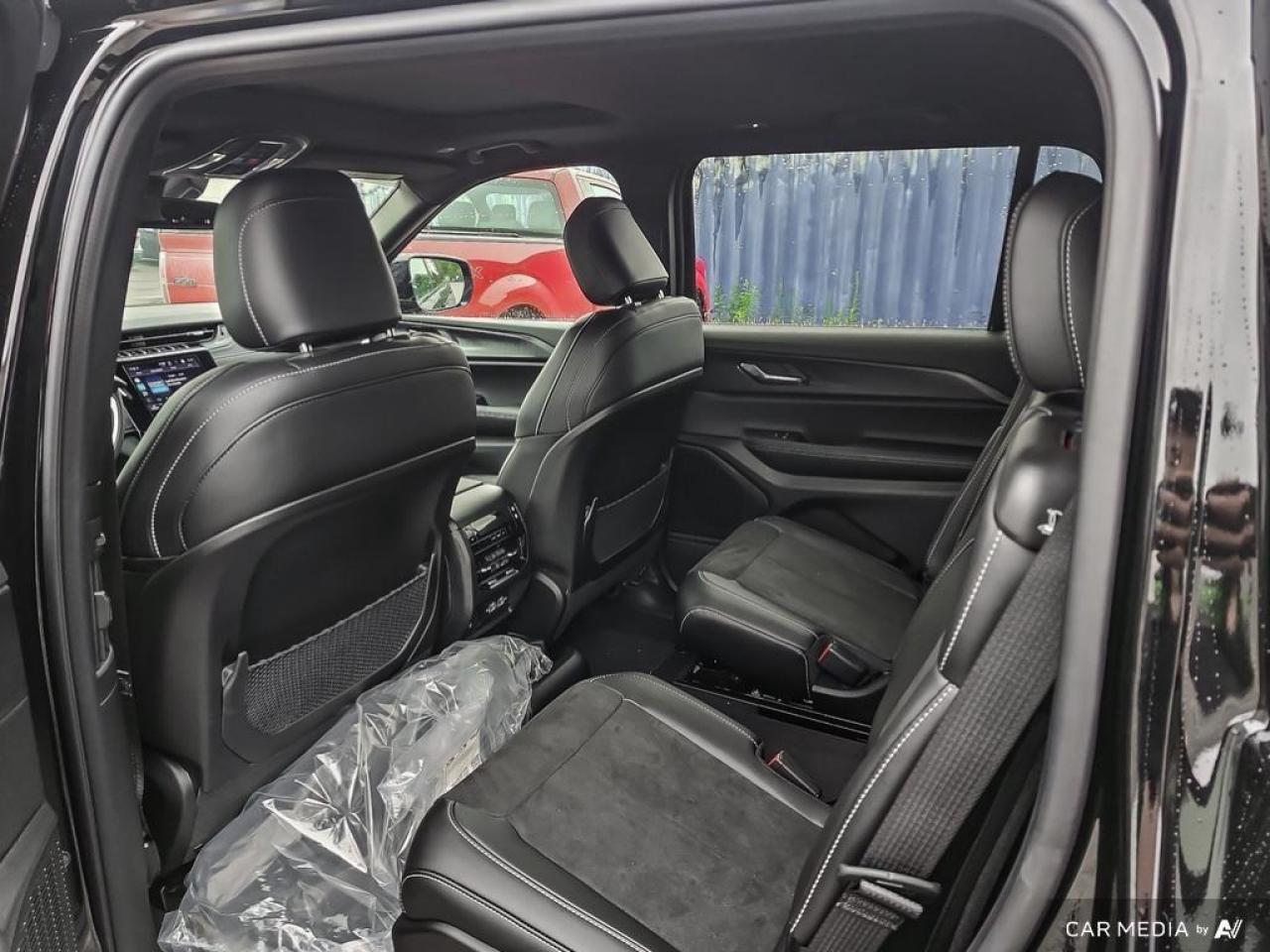 2025 Jeep Grand Cherokee L Laredo 4dr 4x4 Photo