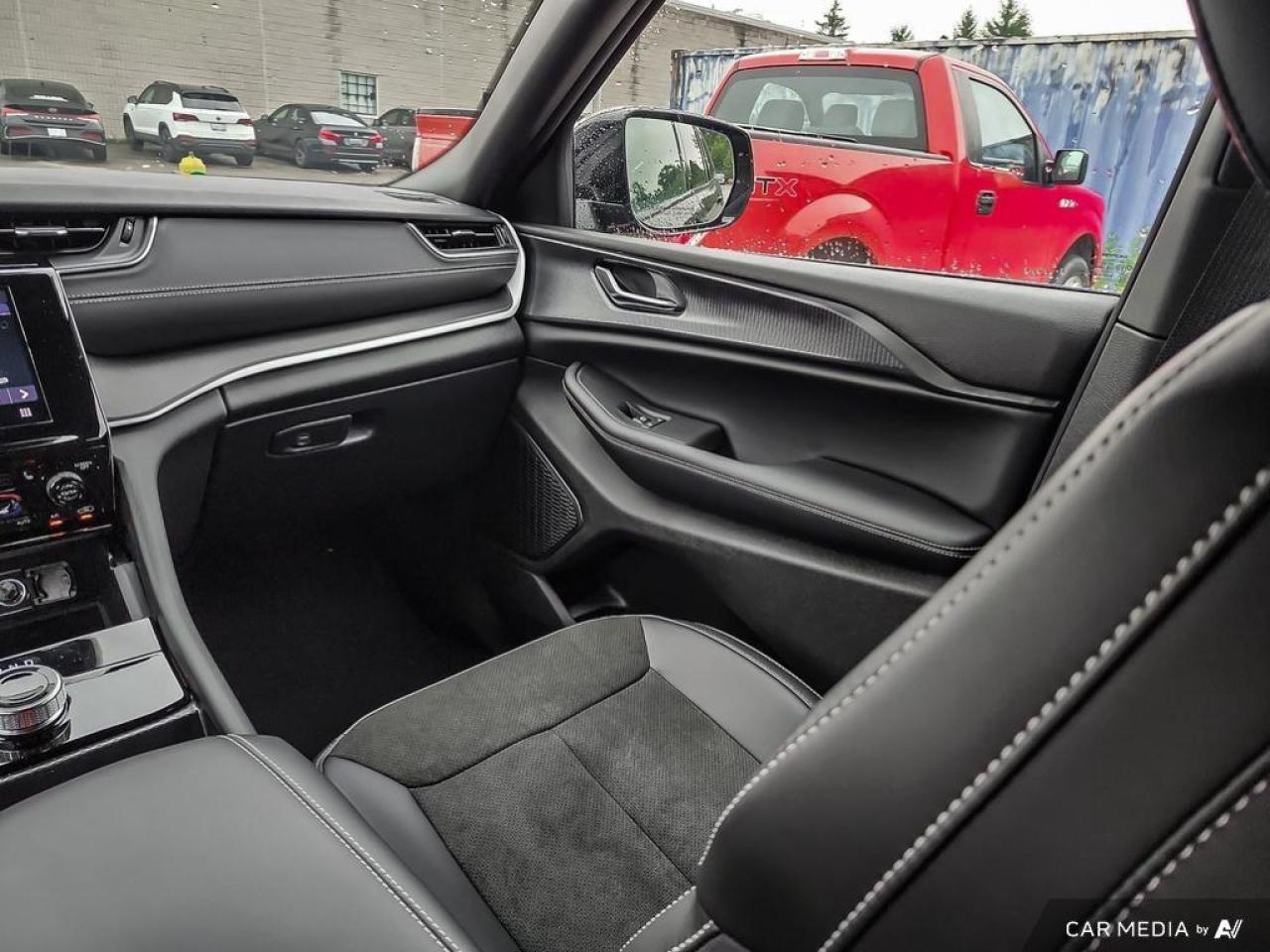 2025 Jeep Grand Cherokee L Laredo 4dr 4x4 Photo