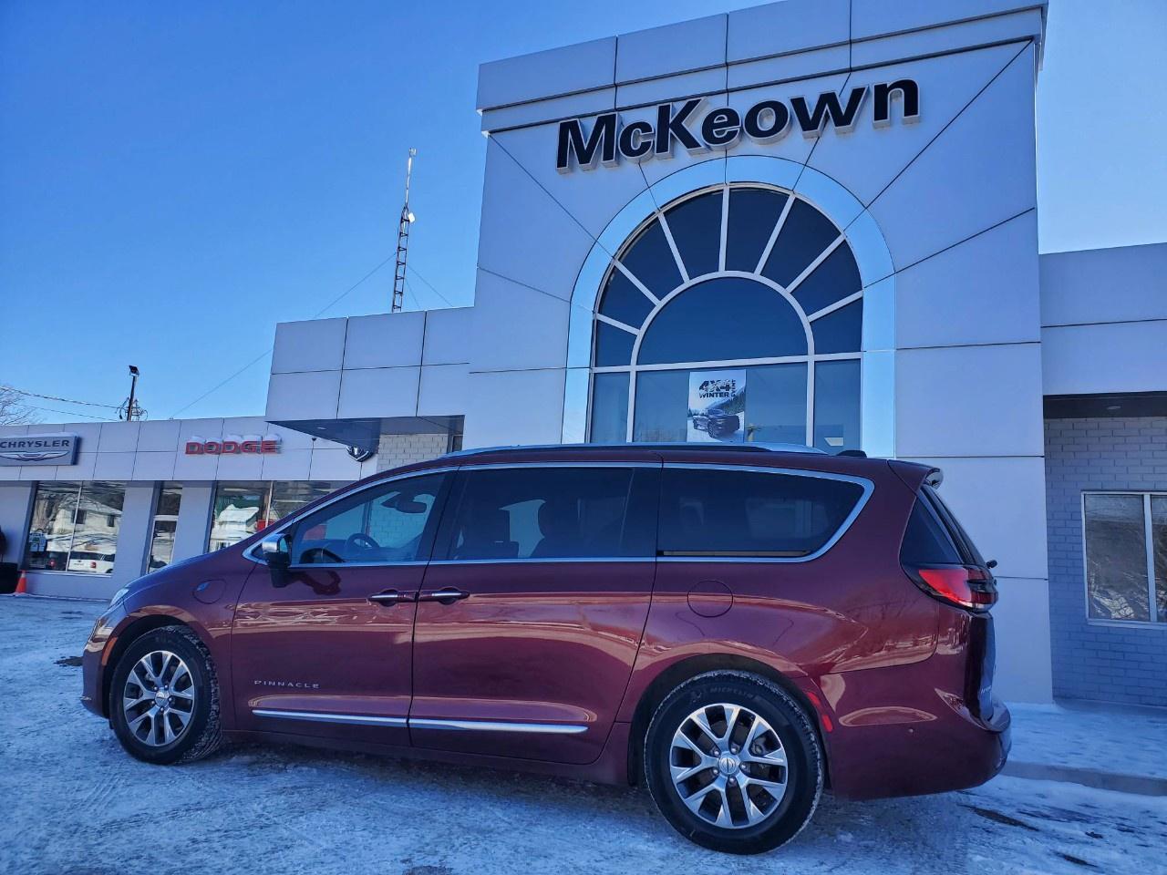 2023 Chrysler Pacifica Hybrid Pinnacle 2WD Photo