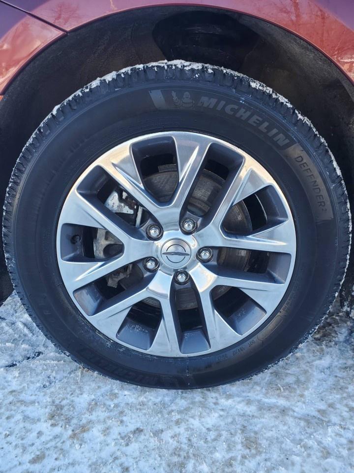 2023 Chrysler Pacifica Hybrid Pinnacle 2WD Photo