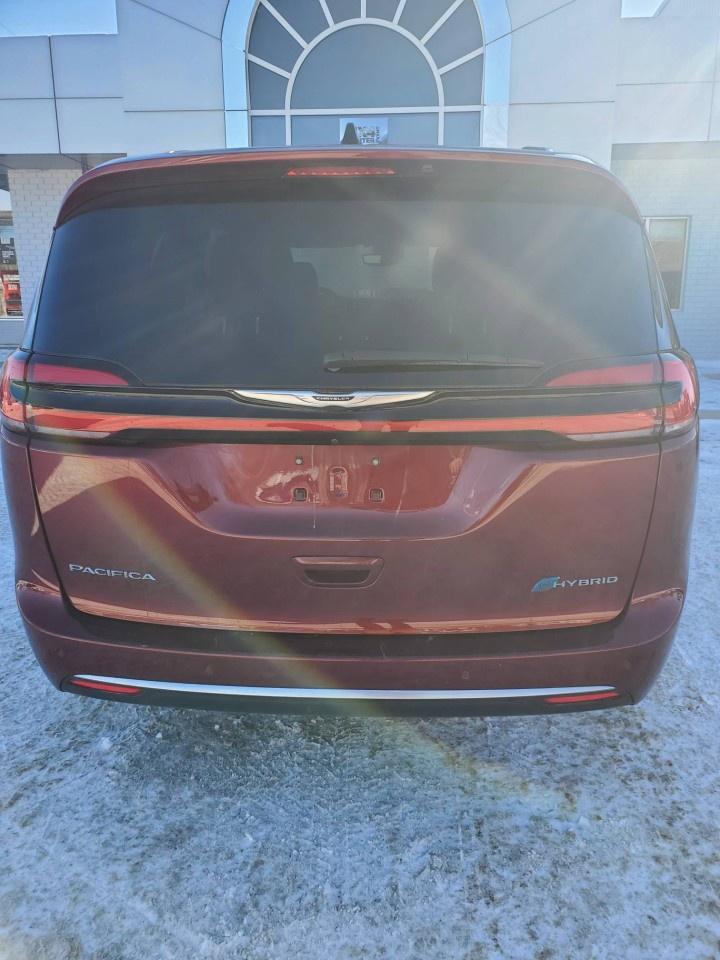 2023 Chrysler Pacifica Hybrid Pinnacle 2WD Photo