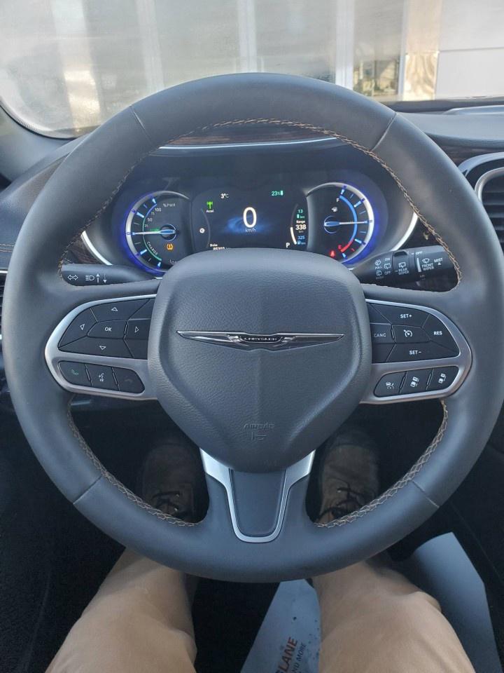 2023 Chrysler Pacifica Hybrid Pinnacle 2WD Photo