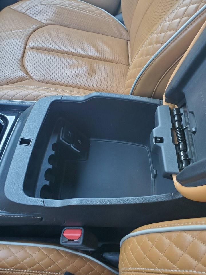 2023 Chrysler Pacifica Hybrid Pinnacle 2WD Photo