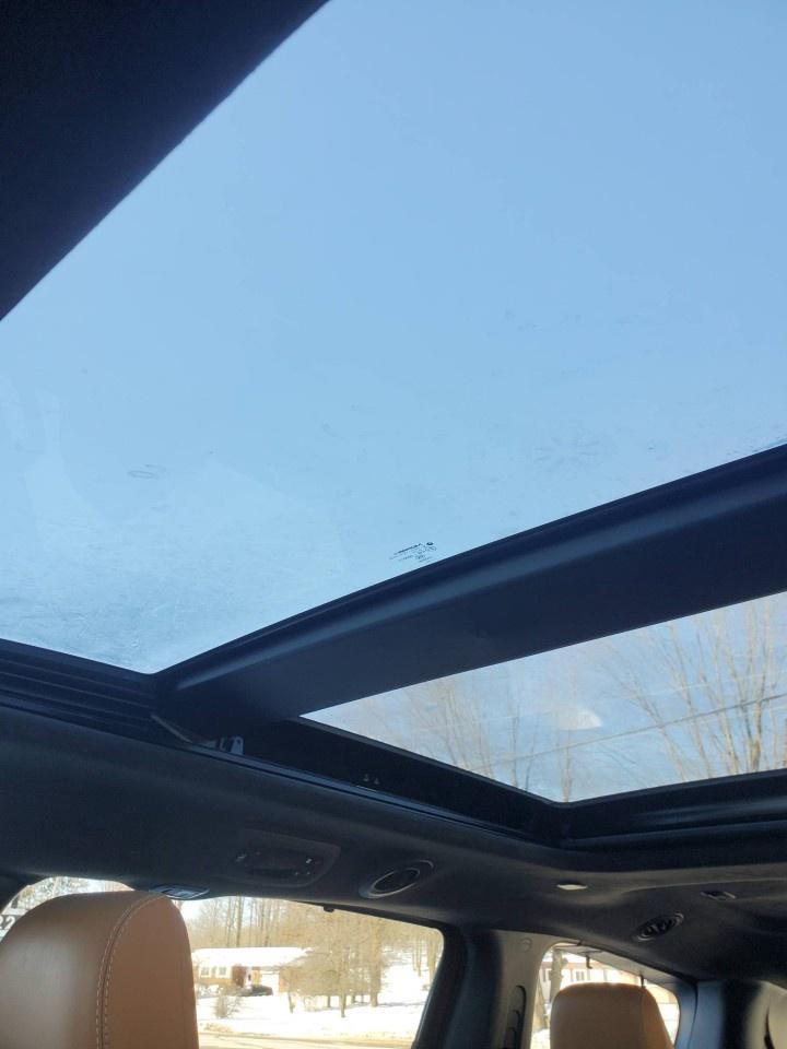 2023 Chrysler Pacifica Hybrid Pinnacle 2WD Photo