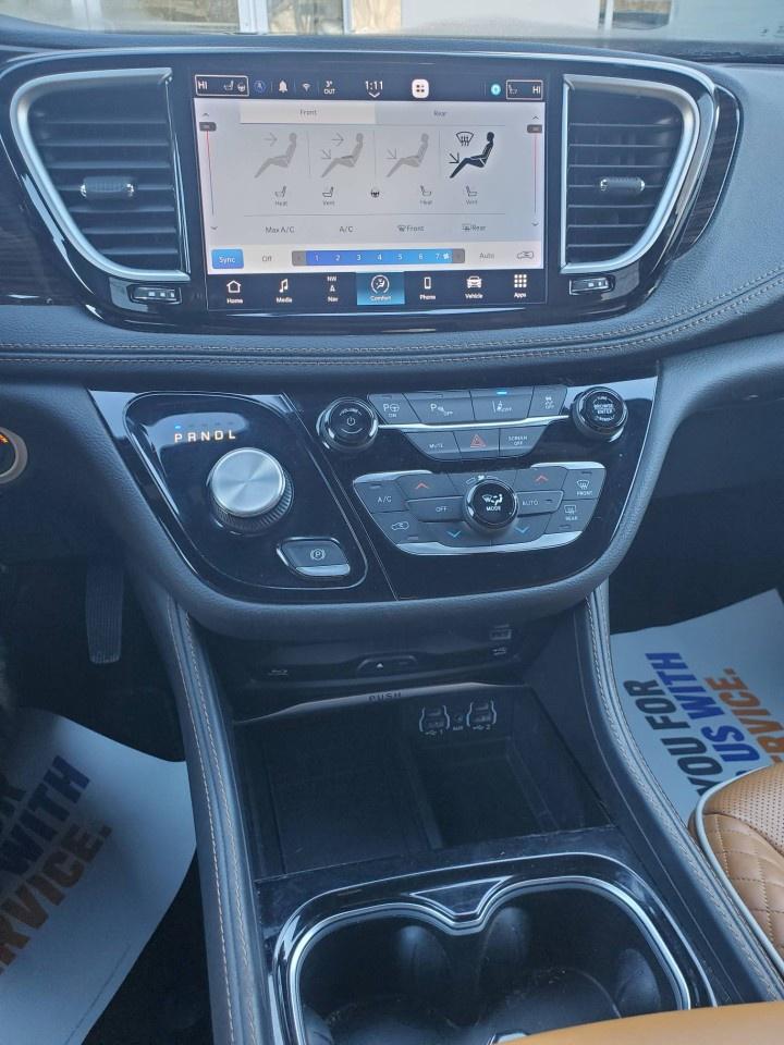 2023 Chrysler Pacifica Hybrid Pinnacle 2WD Photo
