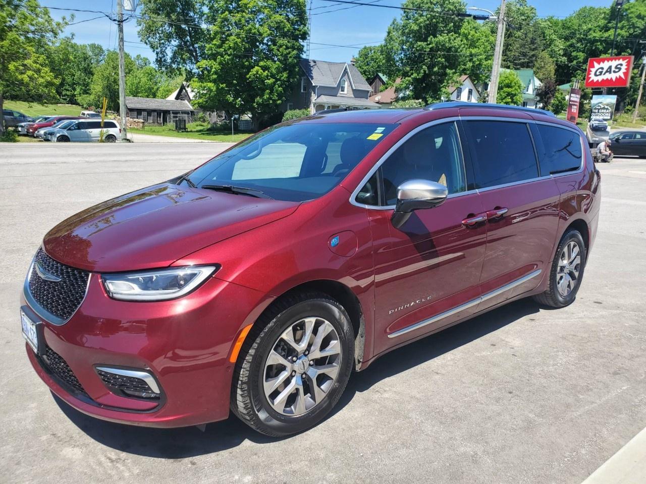 2023 Chrysler Pacifica Hybrid Pinnacle 2WD Photo