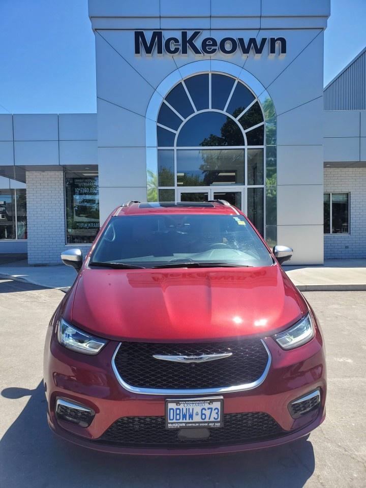 2023 Chrysler Pacifica Hybrid Pinnacle 2WD Photo