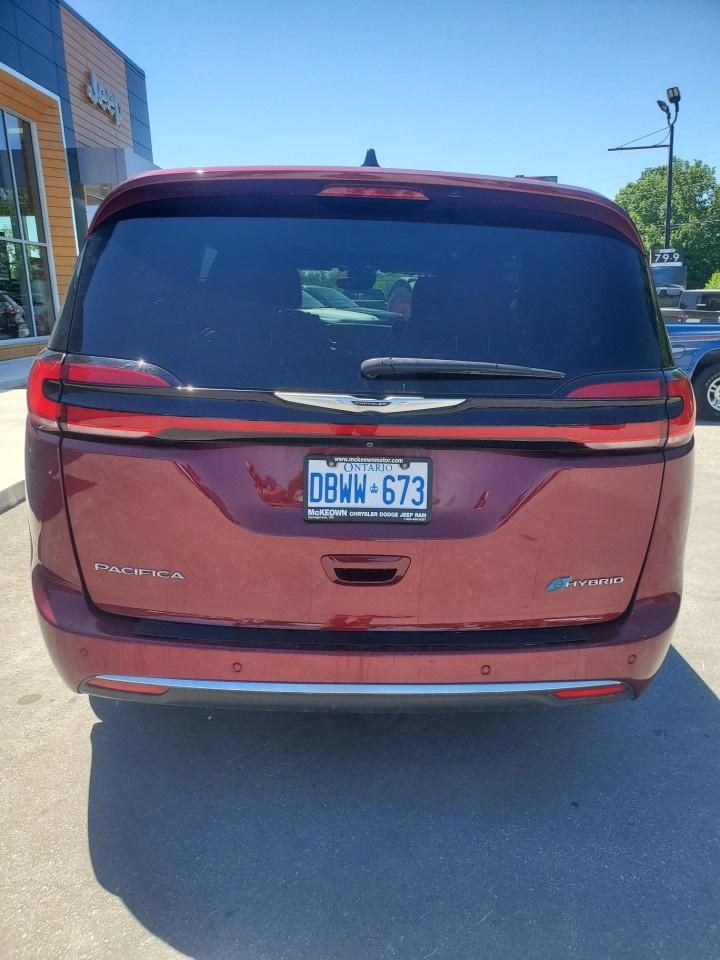 2023 Chrysler Pacifica Hybrid Pinnacle 2WD Photo