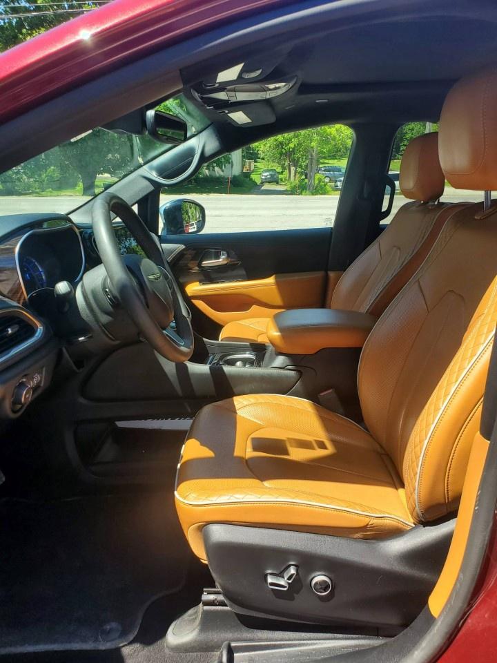 2023 Chrysler Pacifica Hybrid Pinnacle 2WD Photo