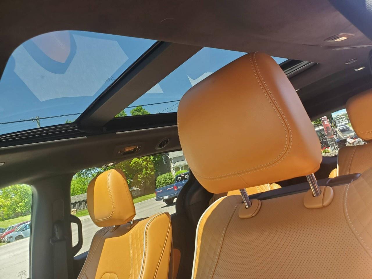 2023 Chrysler Pacifica Hybrid Pinnacle 2WD Photo