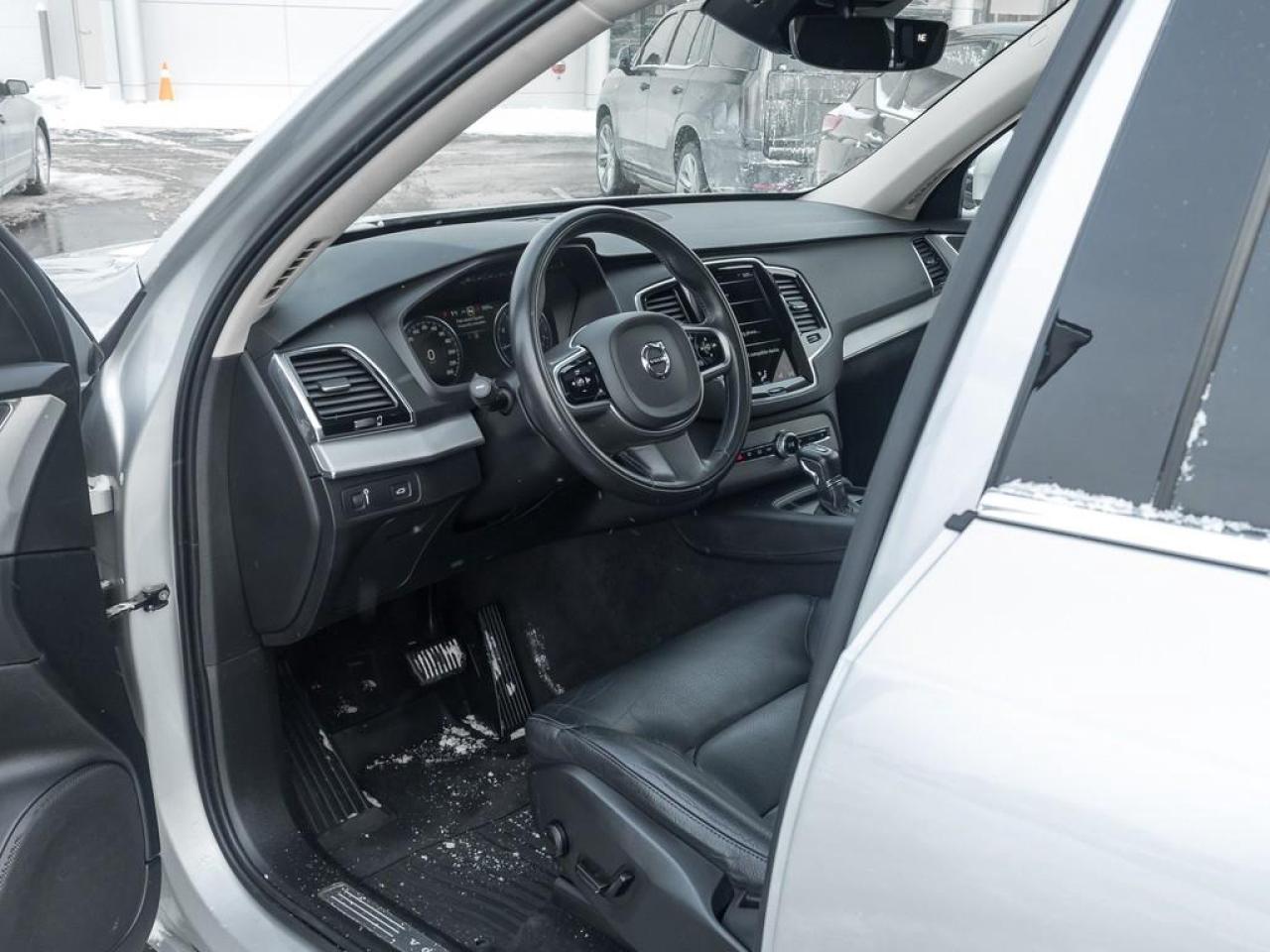 2020 Volvo XC90 T6 Momentum 7 Passenger 4dr All-Wheel Drive Photo