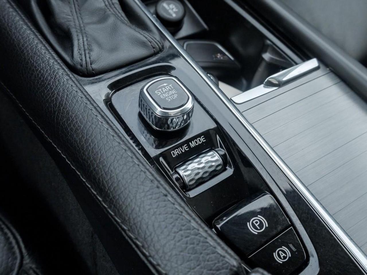 2020 Volvo XC90 T6 Momentum 7 Passenger 4dr All-Wheel Drive Photo