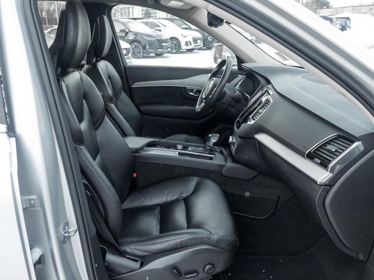 2020 Volvo XC90 T6 Momentum 7 Passenger 4dr All-Wheel Drive Photo