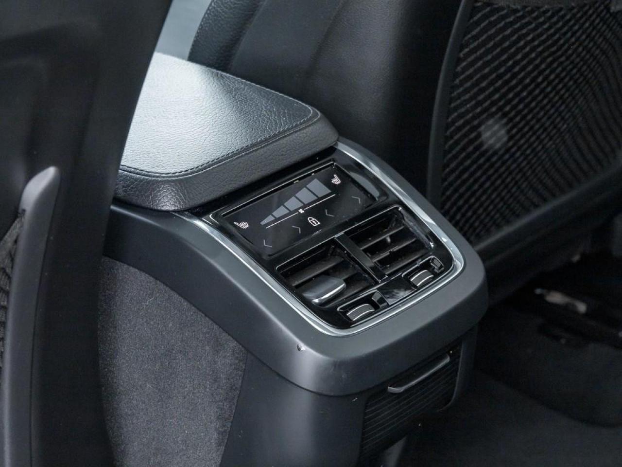 2020 Volvo XC90 T6 Momentum 7 Passenger 4dr All-Wheel Drive Photo