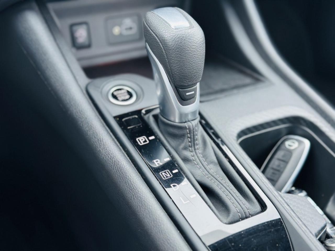 2025 Nissan Sentra SV Photo