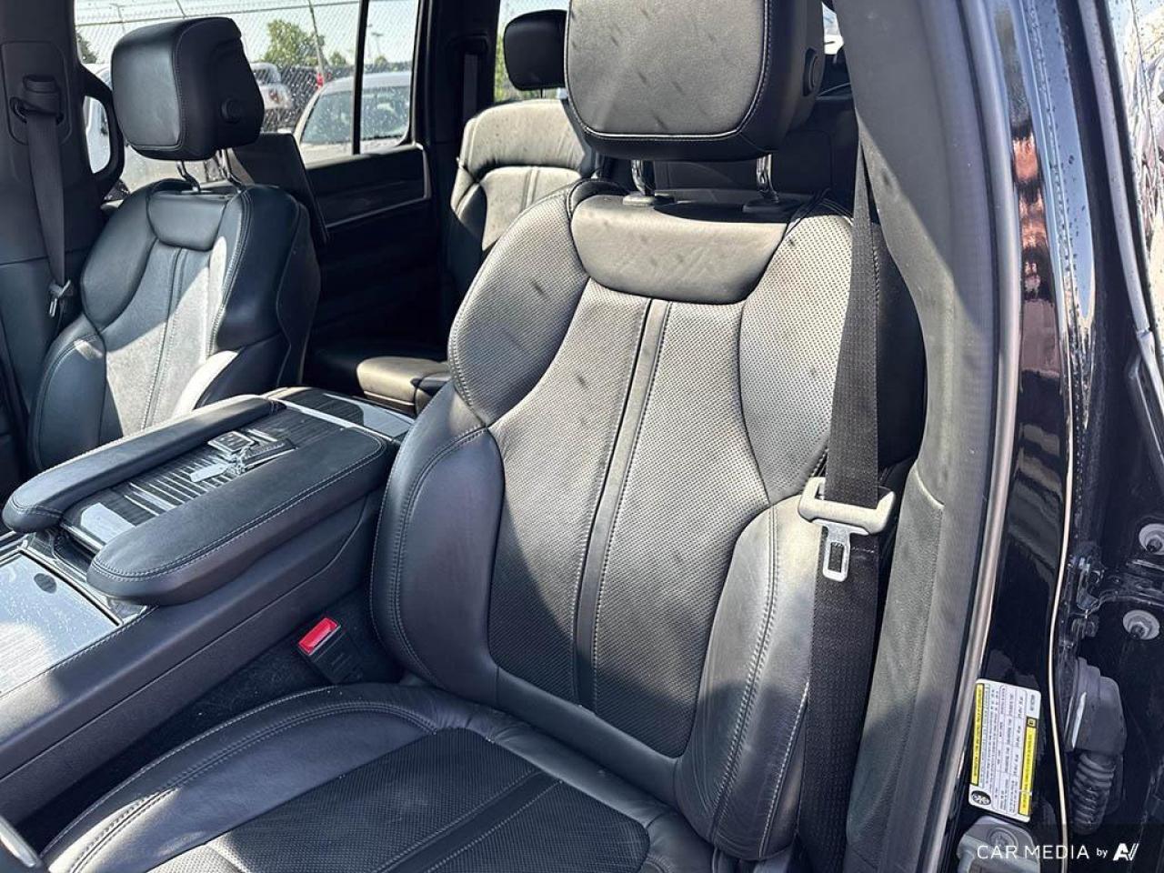 2022 Jeep Wagoneer Series III 4dr 4x4 Photo