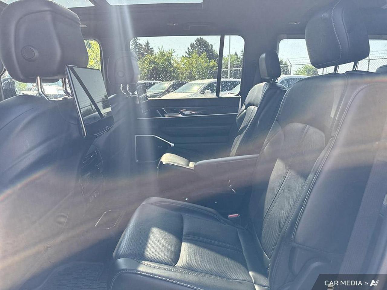 2022 Jeep Wagoneer Series III 4dr 4x4 Photo