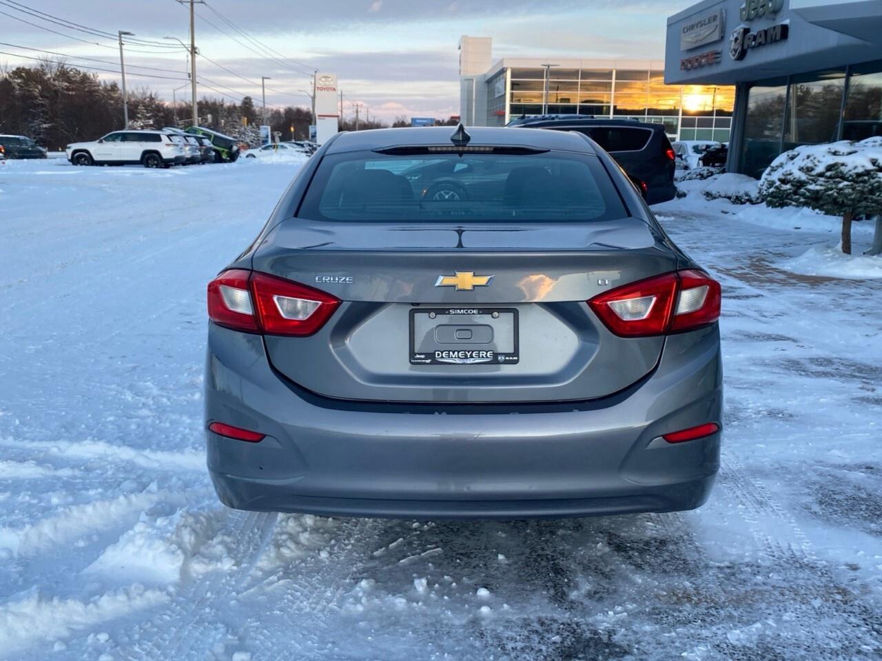 2018 Chevrolet Cruze Sedan LT (Automatic) Photo
