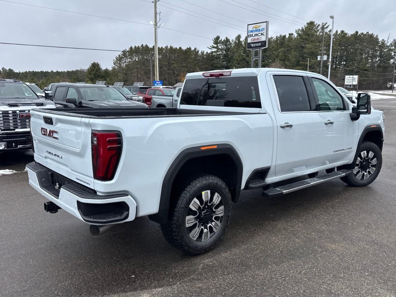 2026 GMC SIERRA 2500HD Crew Cab Standard Box 4-Wheel Drive Denali Photo4