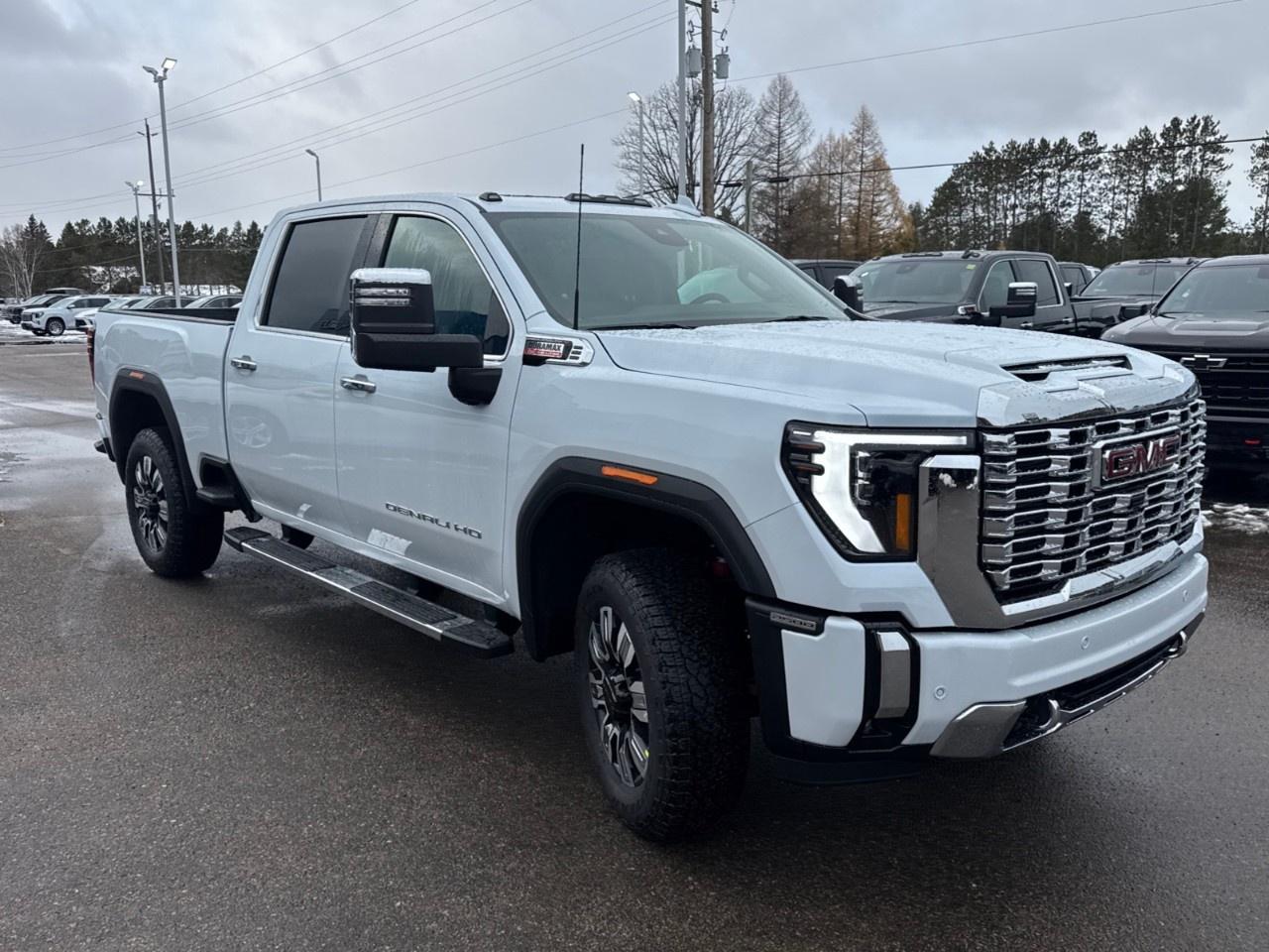2026 GMC SIERRA 2500HD Crew Cab Standard Box 4-Wheel Drive Denali Photo2