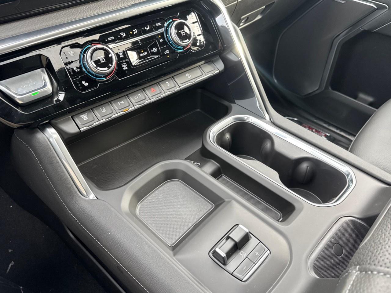 2026 GMC SIERRA 2500HD Crew Cab Standard Box 4-Wheel Drive Denali Photo