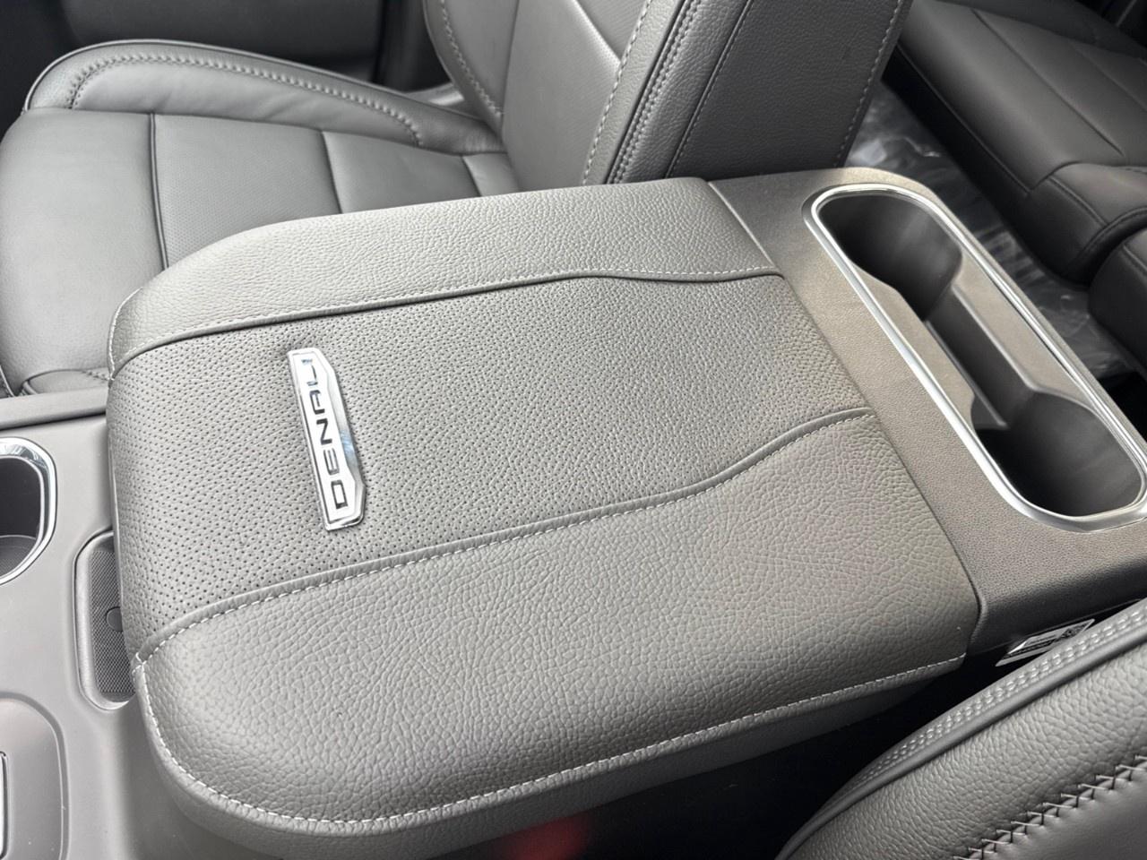 2026 GMC SIERRA 2500HD Crew Cab Standard Box 4-Wheel Drive Denali Photo