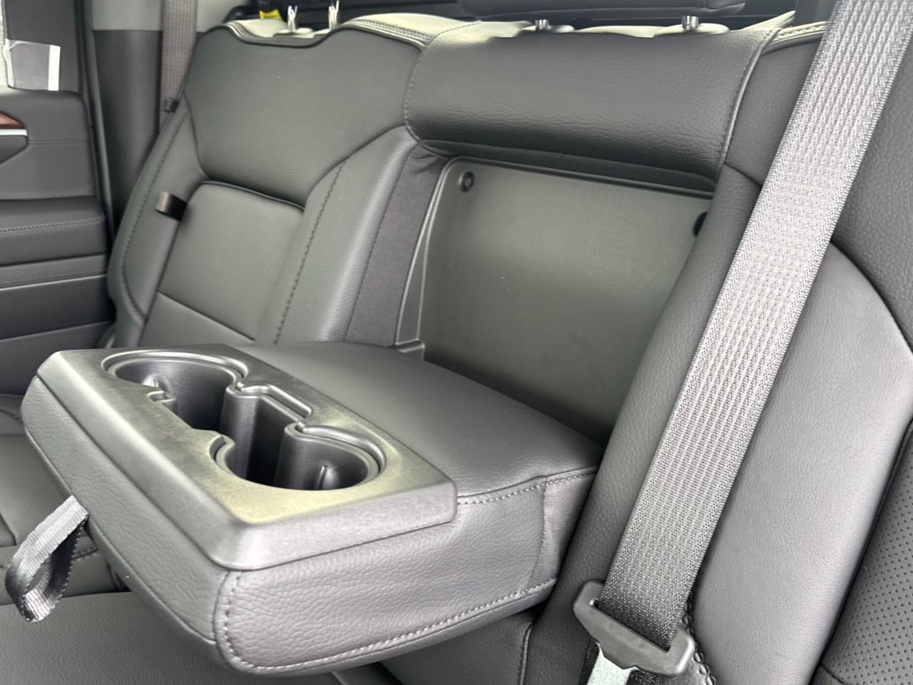 2026 GMC SIERRA 2500HD Crew Cab Standard Box 4-Wheel Drive Denali Photo