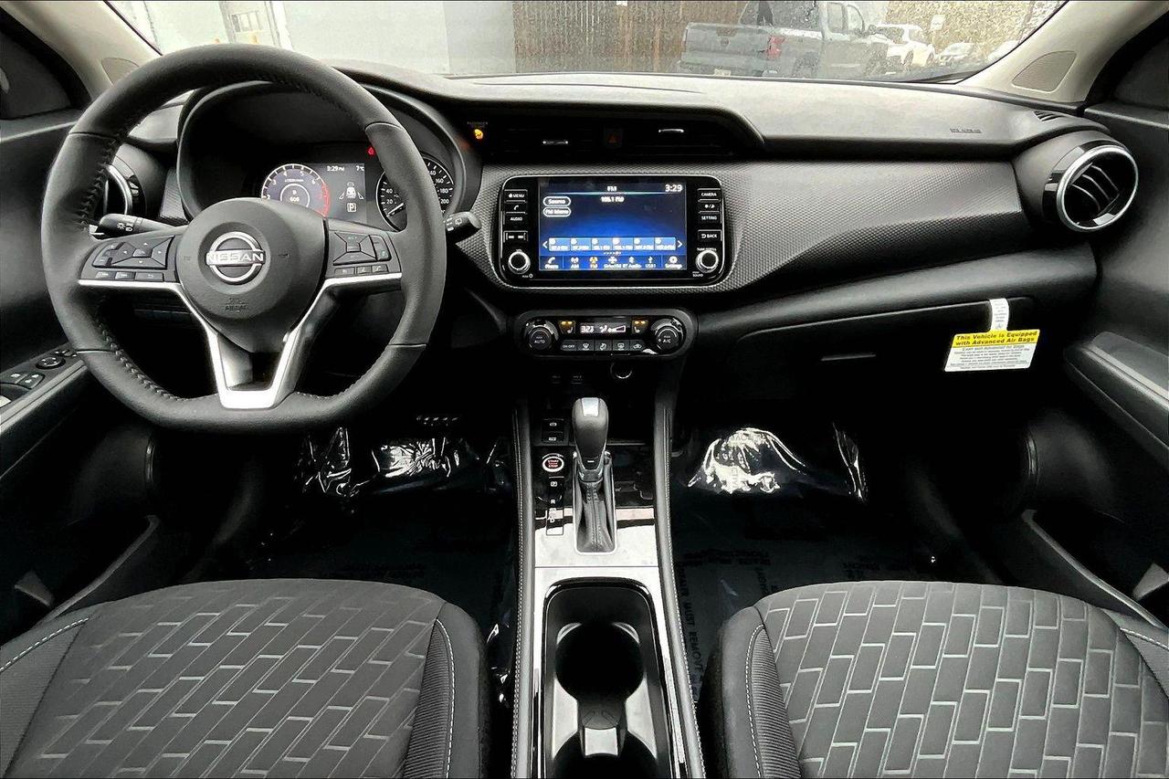 2025 Nissan Kicks Play SV 4dr Front-Wheel Drive Photo4