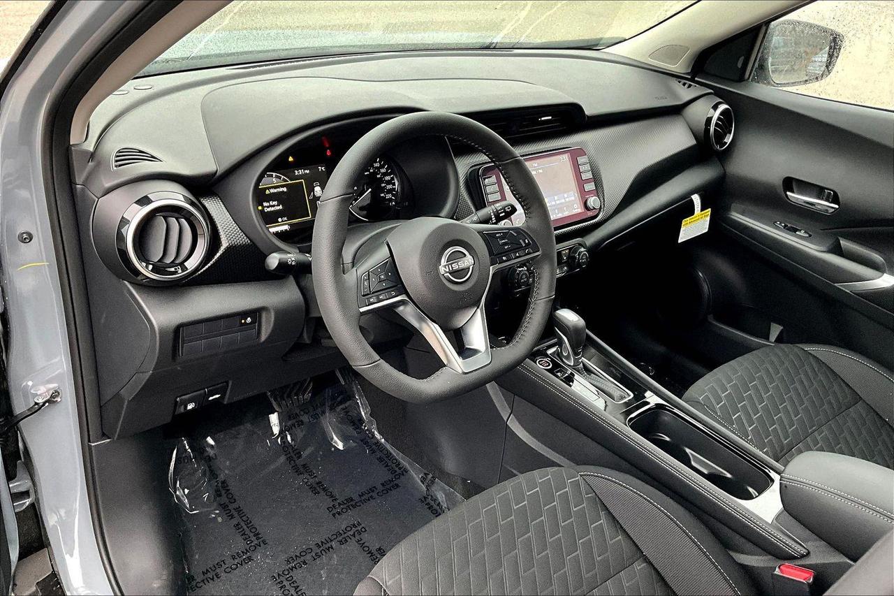 2025 Nissan Kicks Play SV 4dr Front-Wheel Drive Photo