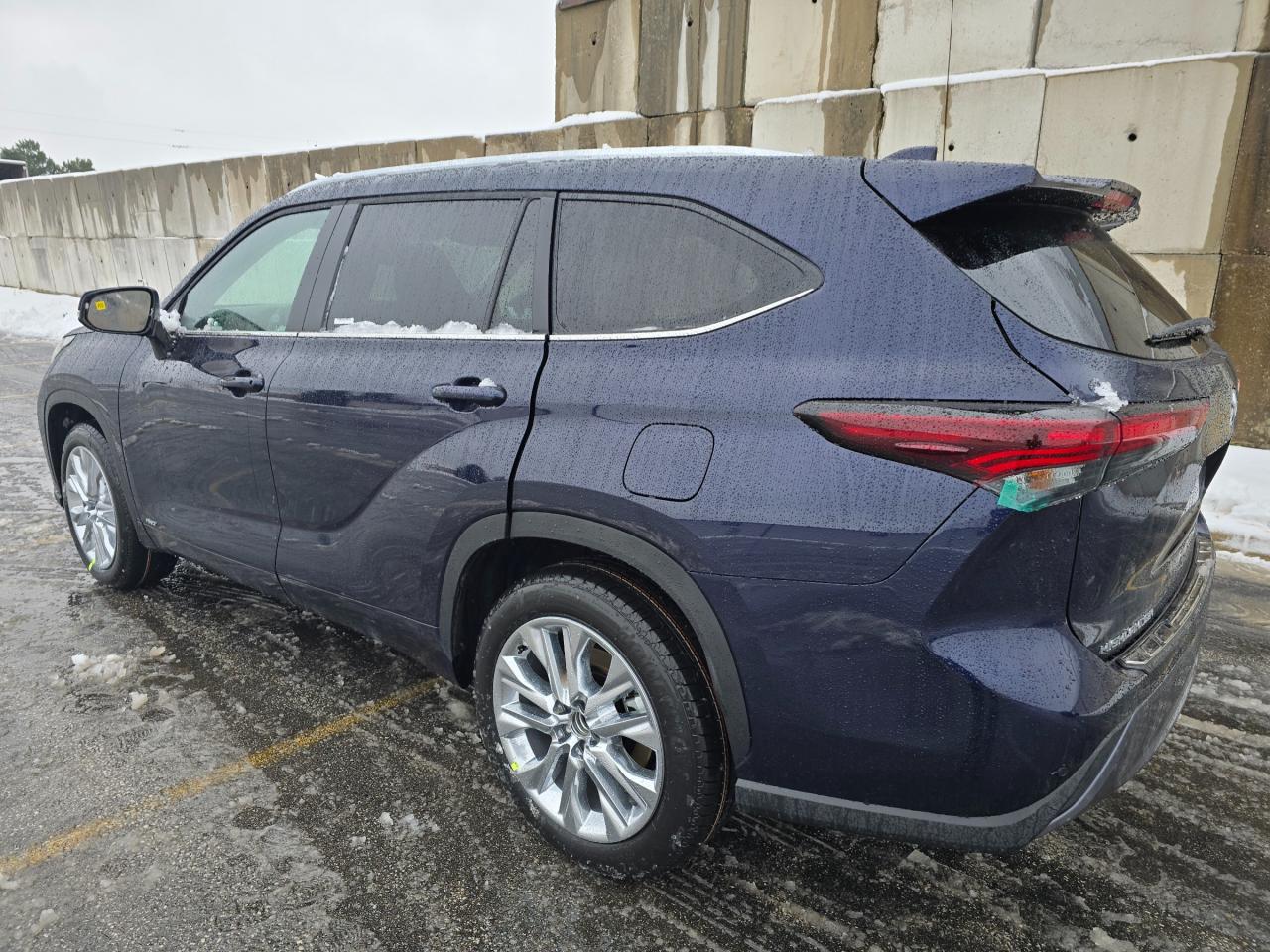 2026 Toyota Highlander Hybrid Limited 4dr All-Wheel Drive Photo