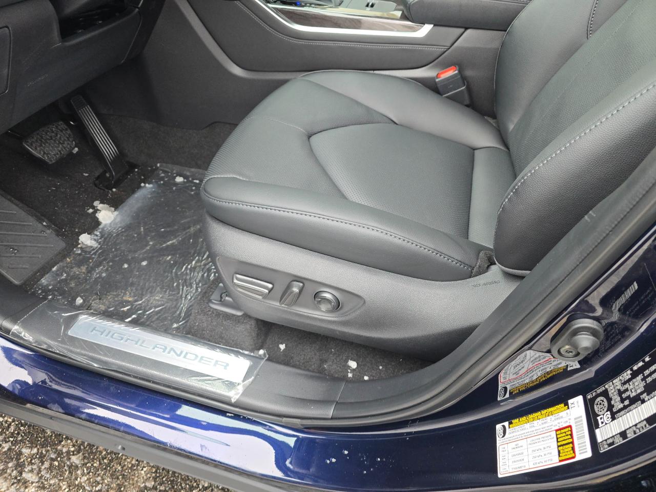 2026 Toyota Highlander Hybrid Limited 4dr All-Wheel Drive Photo2