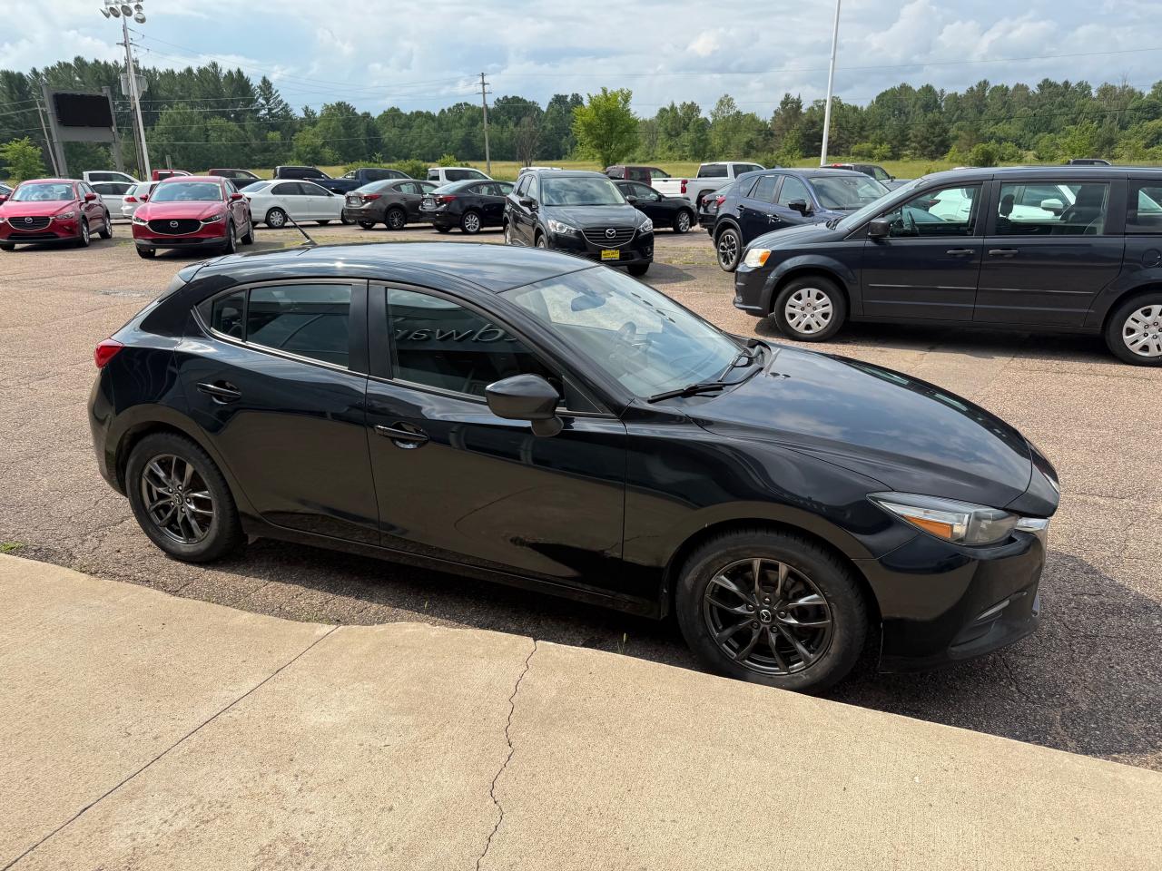 2017 Mazda 3 GX (M6) 4dr Sport Photo