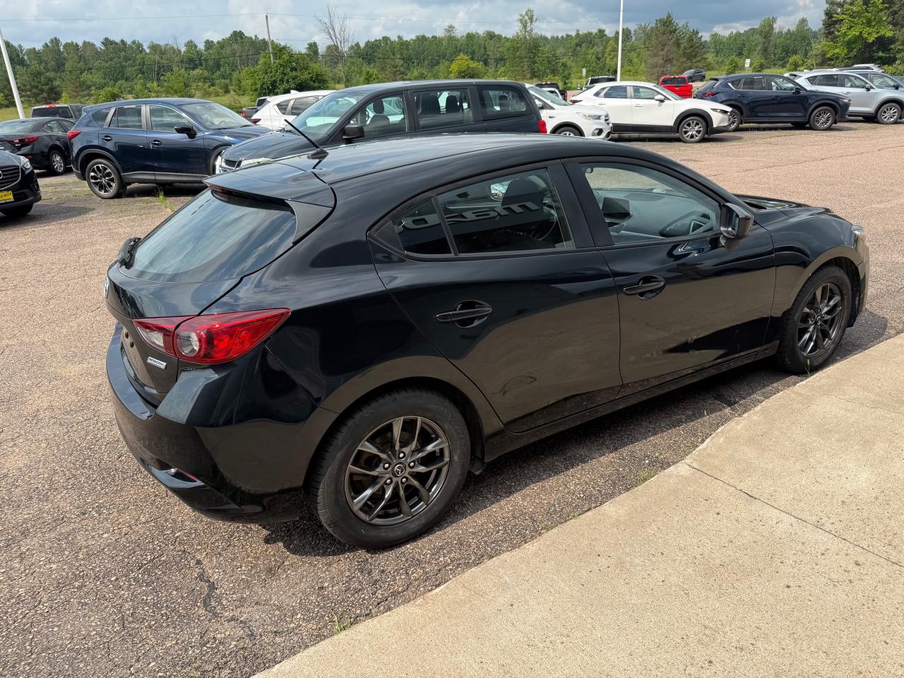 2017 Mazda 3 GX (M6) 4dr Sport Photo
