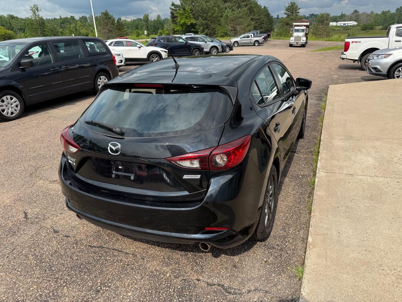 2017 Mazda 3 GX (M6) 4dr Sport Photo