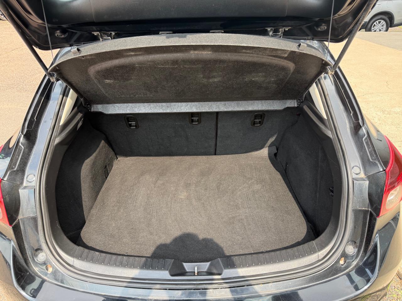 2017 Mazda 3 GX (M6) 4dr Sport Photo