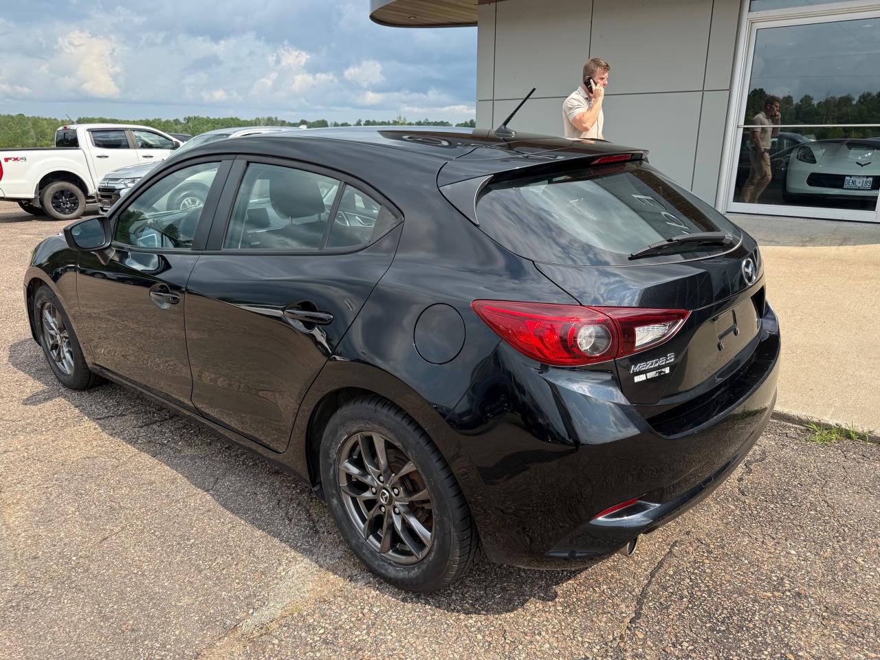2017 Mazda 3 GX (M6) 4dr Sport Photo