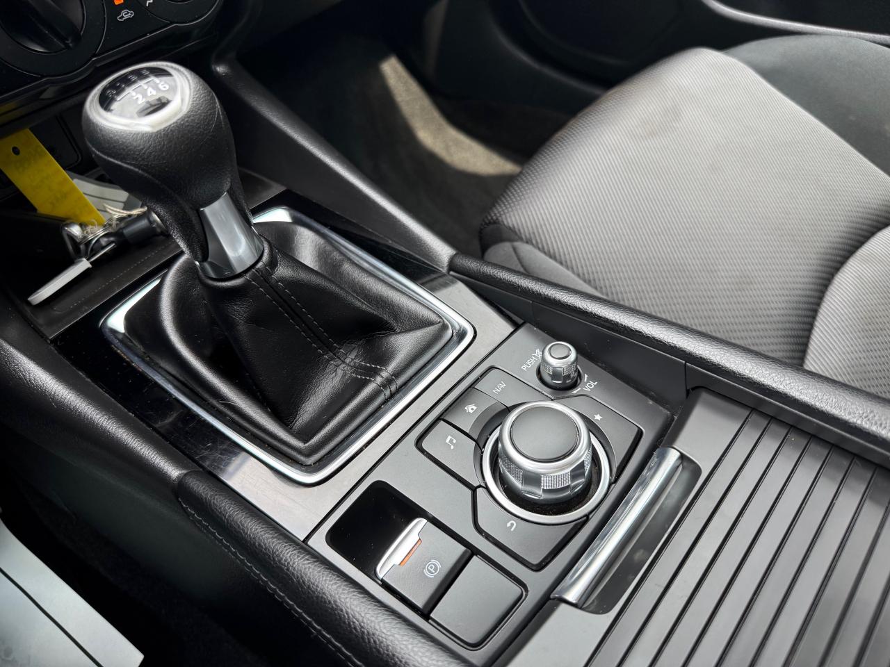 2017 Mazda 3 GX (M6) 4dr Sport Photo