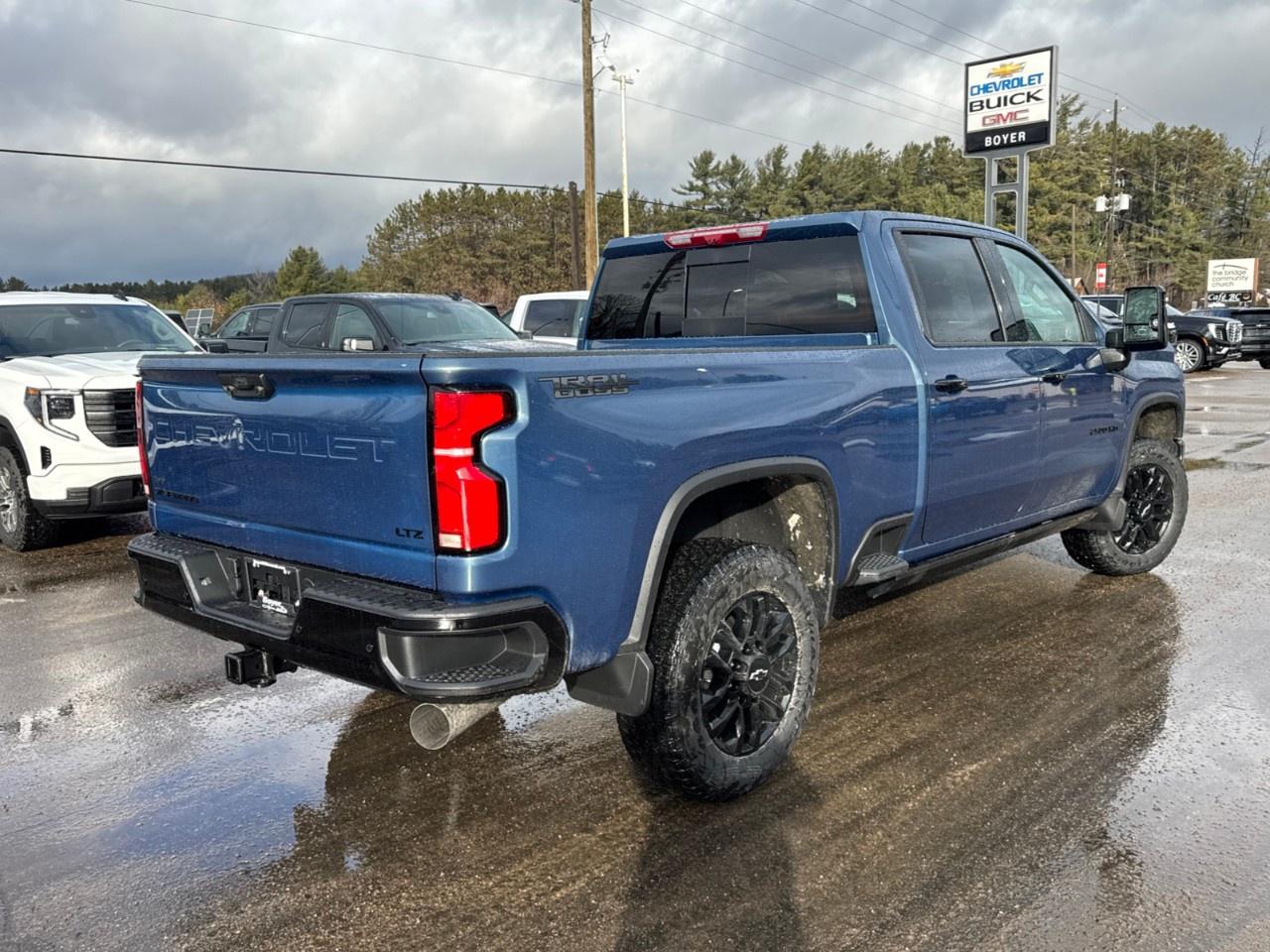 2026 Chevrolet SILVERADO 2500HD 4WD Crew Cab Standard Box LTZ Photo4
